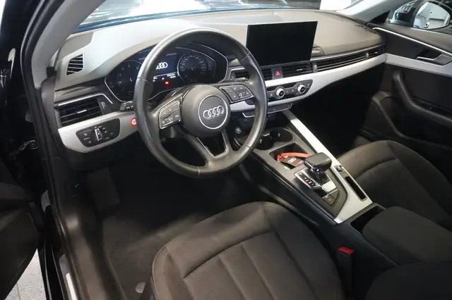 Audi A4 Avant view 7