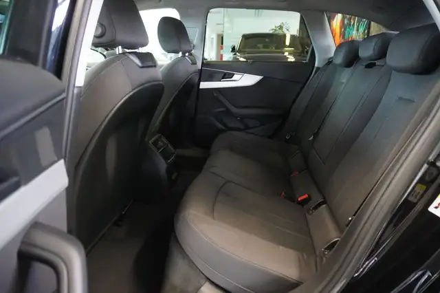 Audi A4 Avant view 9