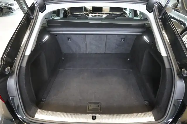 Audi A4 Avant view 10