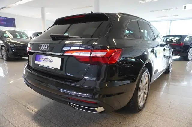 Audi A4 Avant view 5