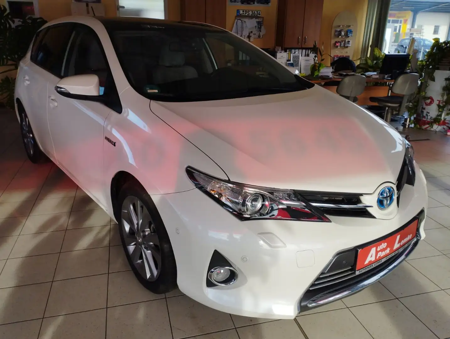 Toyota Auris Hybrid Executive-Bi-Xenon-Navi-Panorama.- Blanc - 1