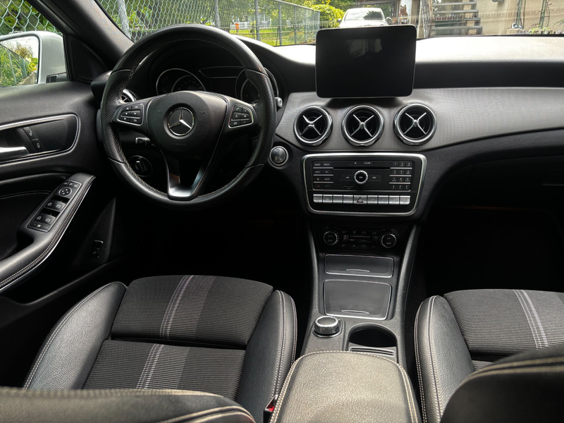 Mercedes-Benz GLA 200 Urban 4Matic / 8 fach Bereift / Servicegepflegt — photo 2