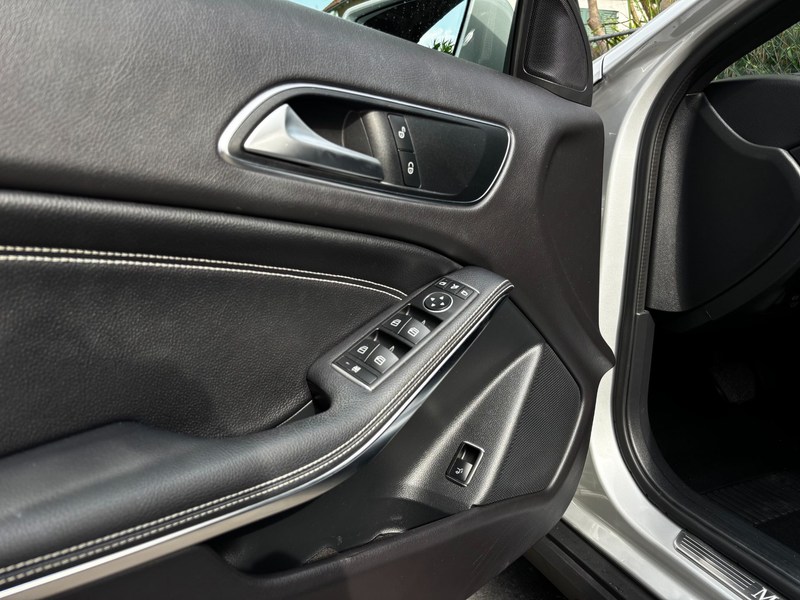 Mercedes-Benz GLA 200 Urban 4Matic / 8 fach Bereift / Servicegepflegt — photo 13