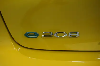 Annonce voiture d'occasion Peugeot e-208 - CARADIZE