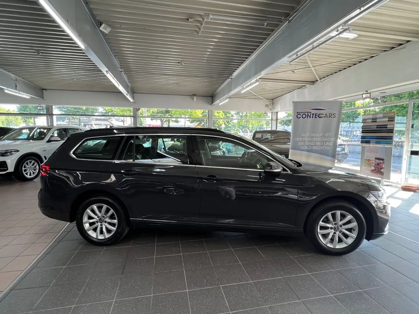Volkswagen Passat Var. 2.0 TDI Business AHK+Travel+SH+NAVI Grau - 1