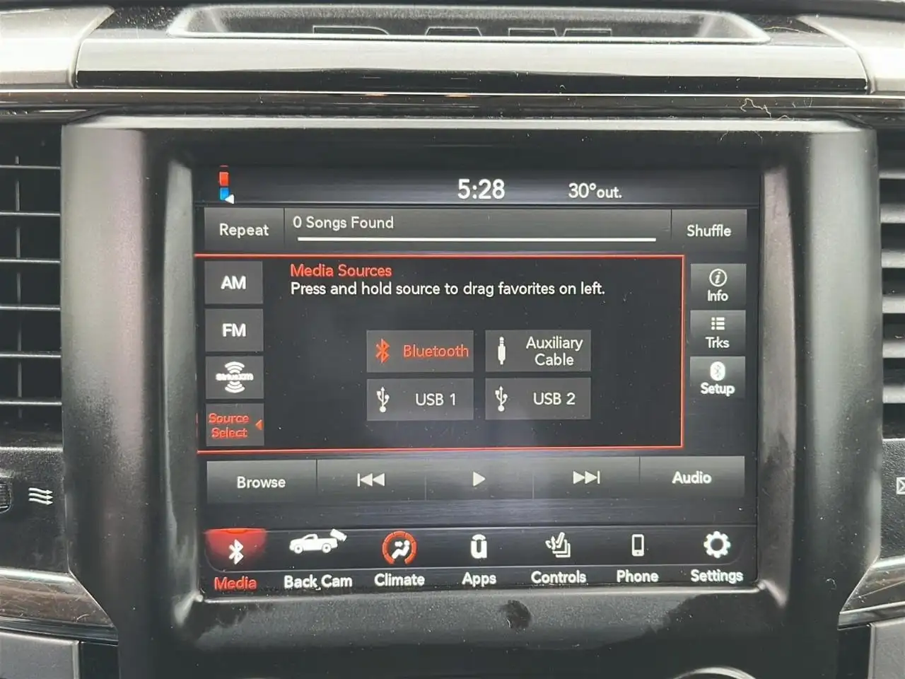 RAM 1500 снимка RAM 1500