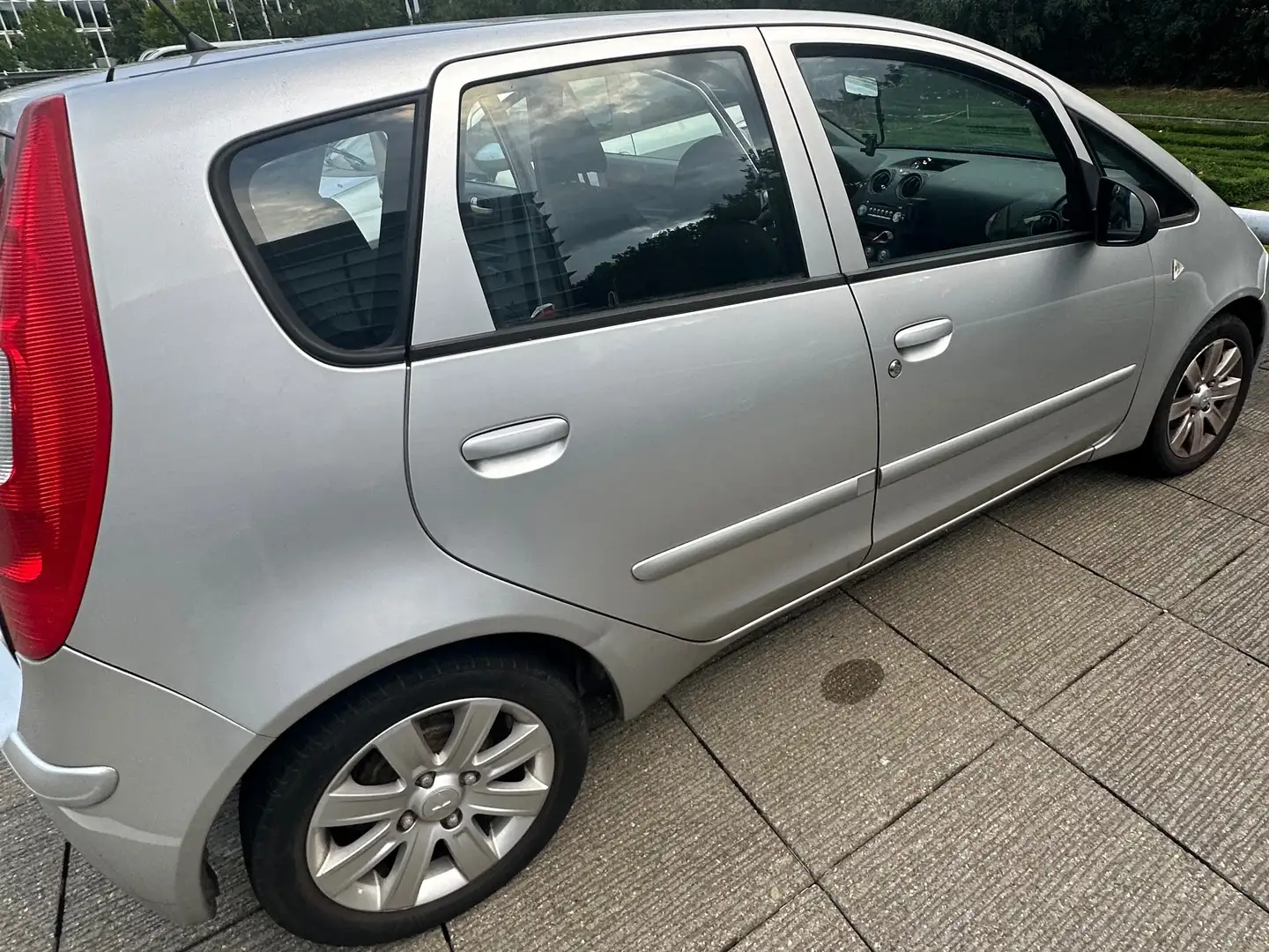 Mitsubishi Colt Colt 1.3 Invite+ Zilver - 2