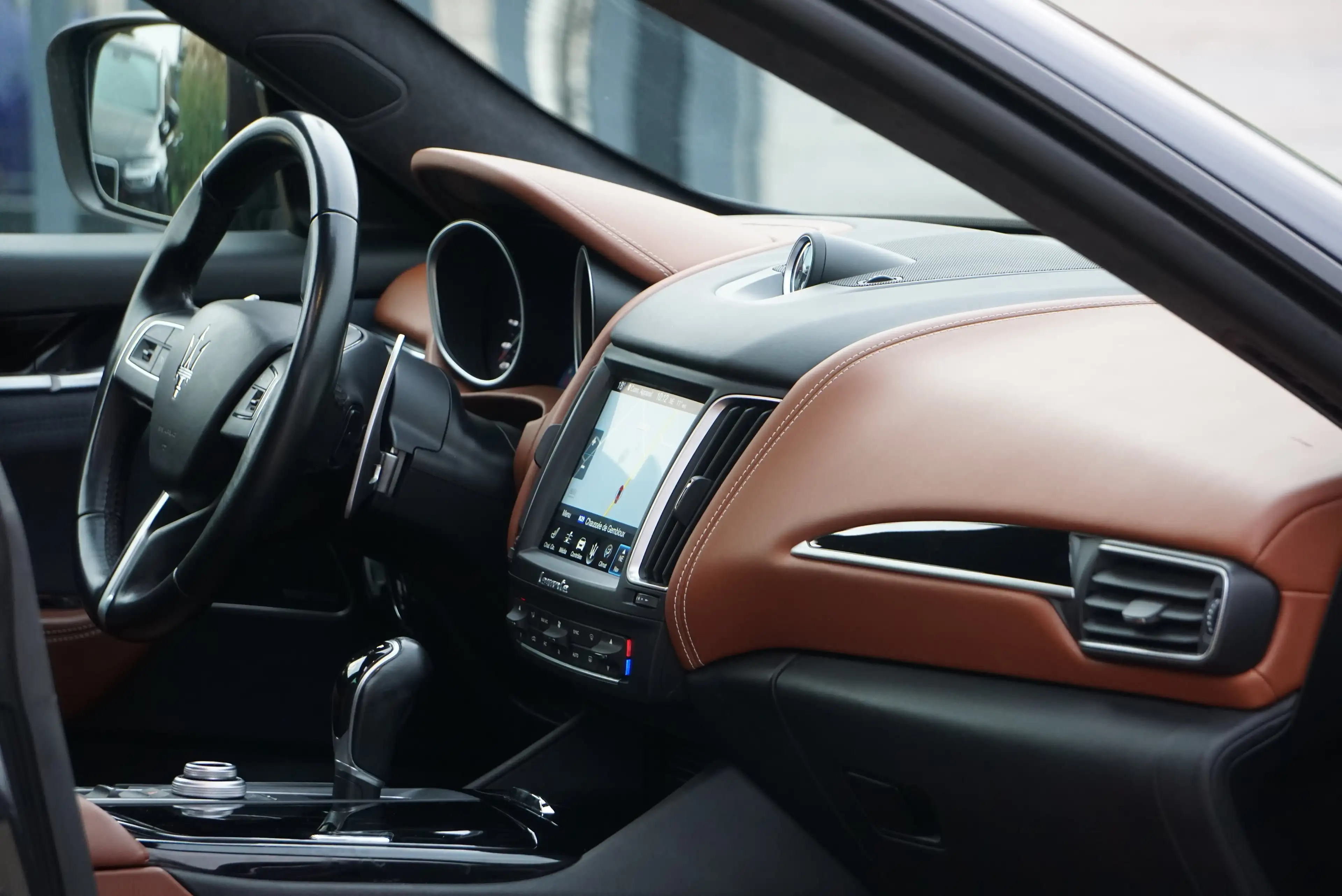 Maserati Levante 3.0 V6 TURBO PANO SOFT CLOSE CAM360 HARMAN BIXENON — photo 12
