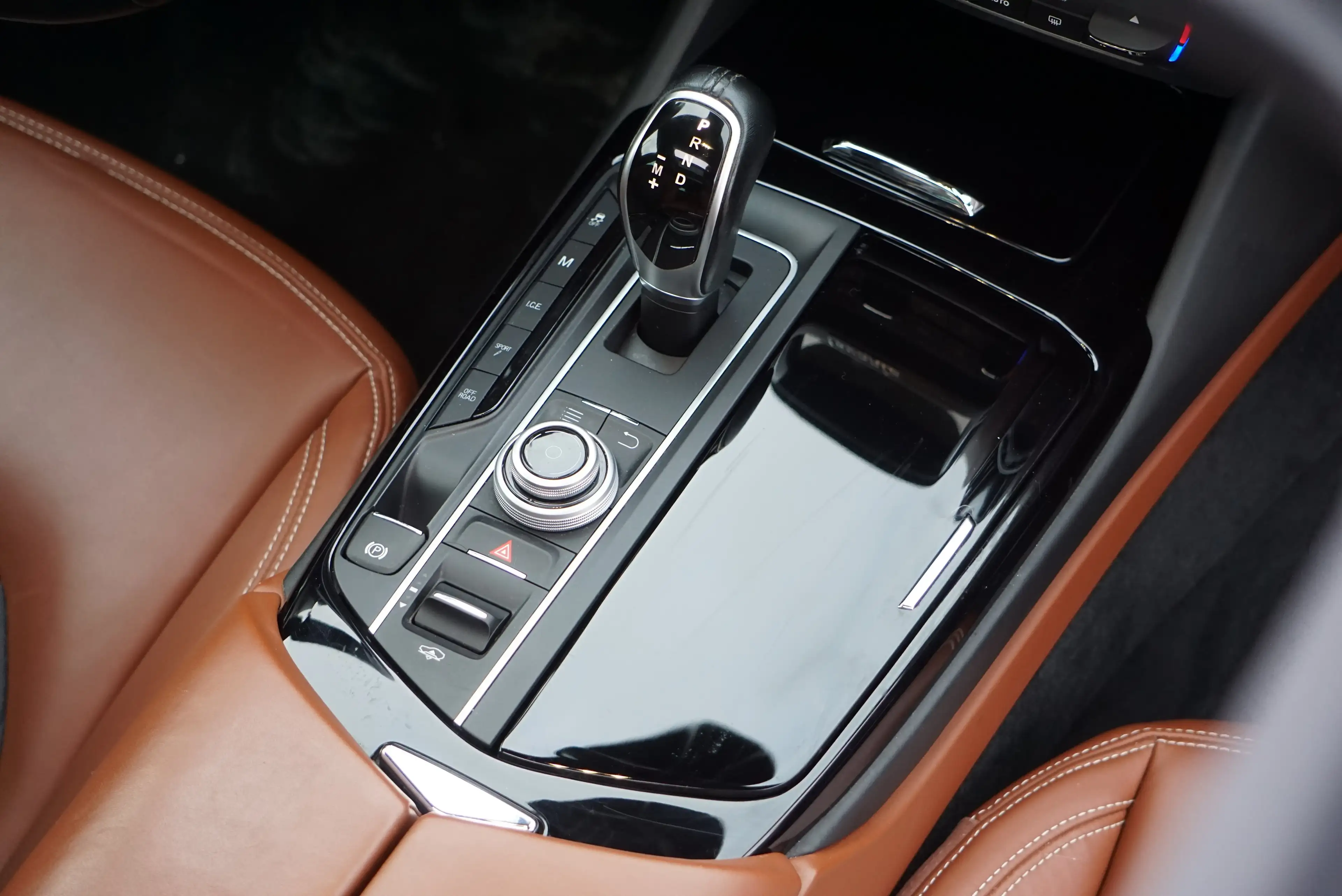 Maserati Levante 3.0 V6 TURBO PANO SOFT CLOSE CAM360 HARMAN BIXENON — photo 15