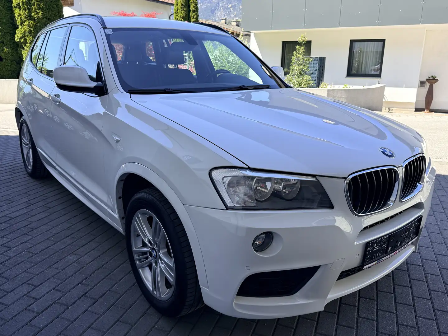 BMW X3 xDrive 20 d M Paket Erstbesitz Weiß - 2