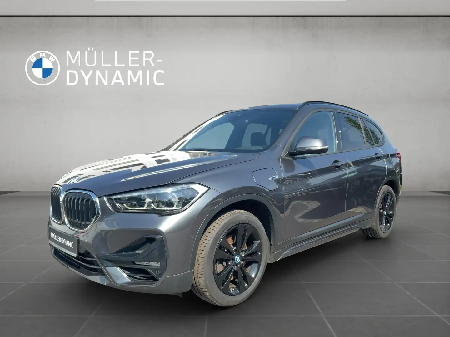 BMW X1 xDrive25e SPORT LINE LED PANO HARMAN KARDON AHK Grau - 1
