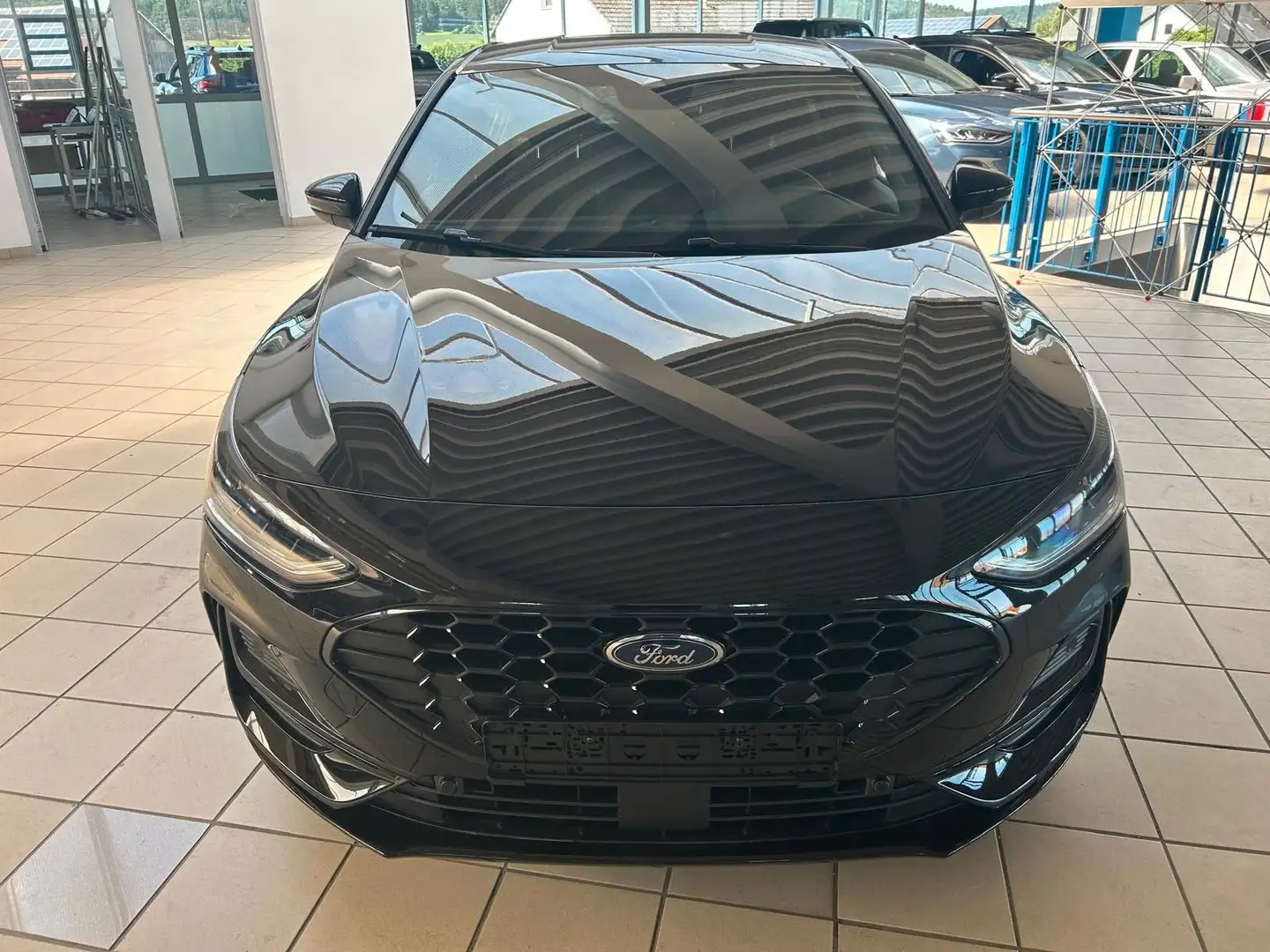 Ford Focus 1,0 EcoBoost Hybrid 114kW ST-Line X Autom. Schwarz - 2