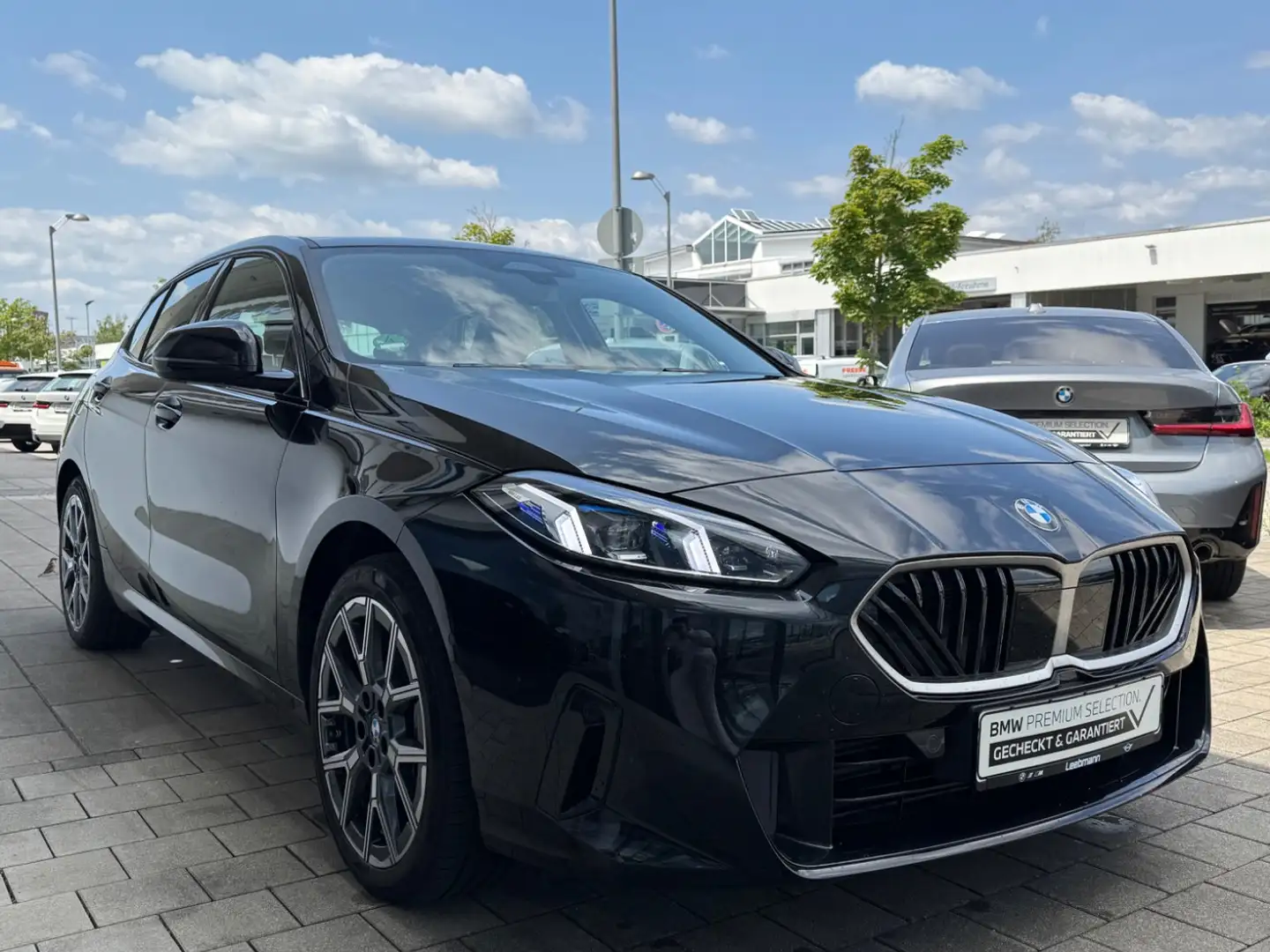 BMW 120 d 18-Zoll/ACC/AdaptLED/RFK/SportSitze/Qi Noir - 2