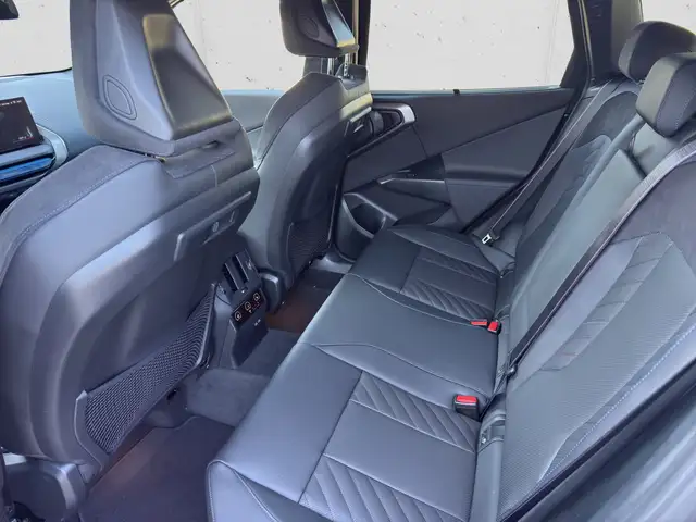 BMW X3 view 12