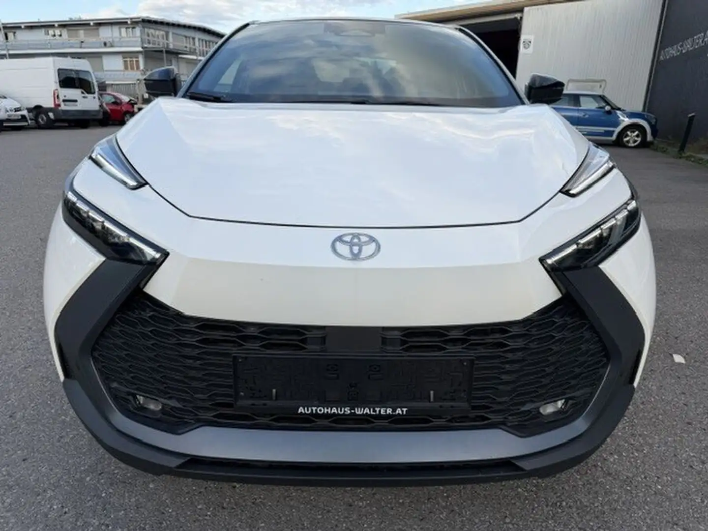 Toyota C-HR Hybrid Teamplayer + Business- + Technik-Paket Weiß - 2
