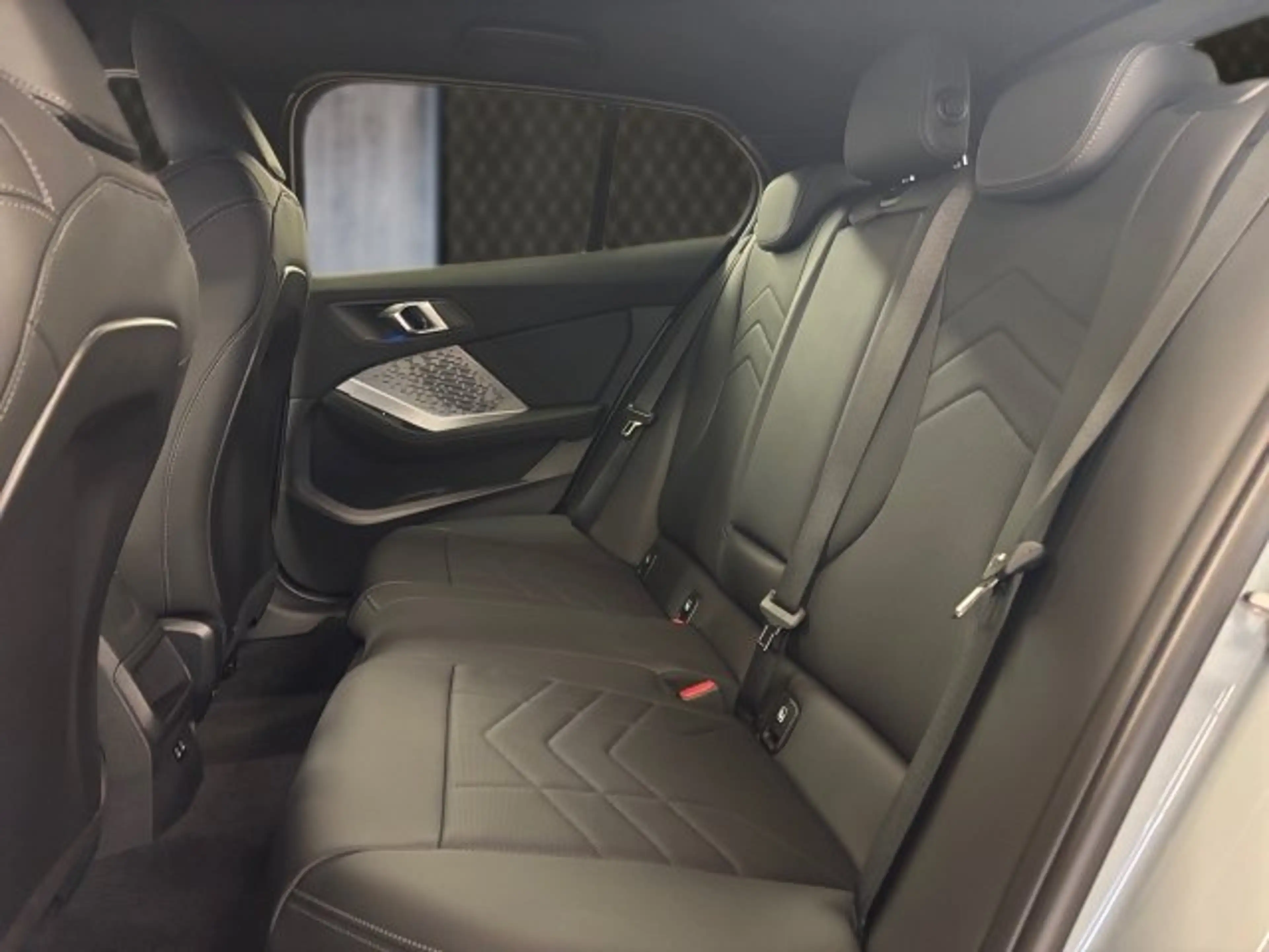 BMW 120 5-Türer F70 B38 — photo 9