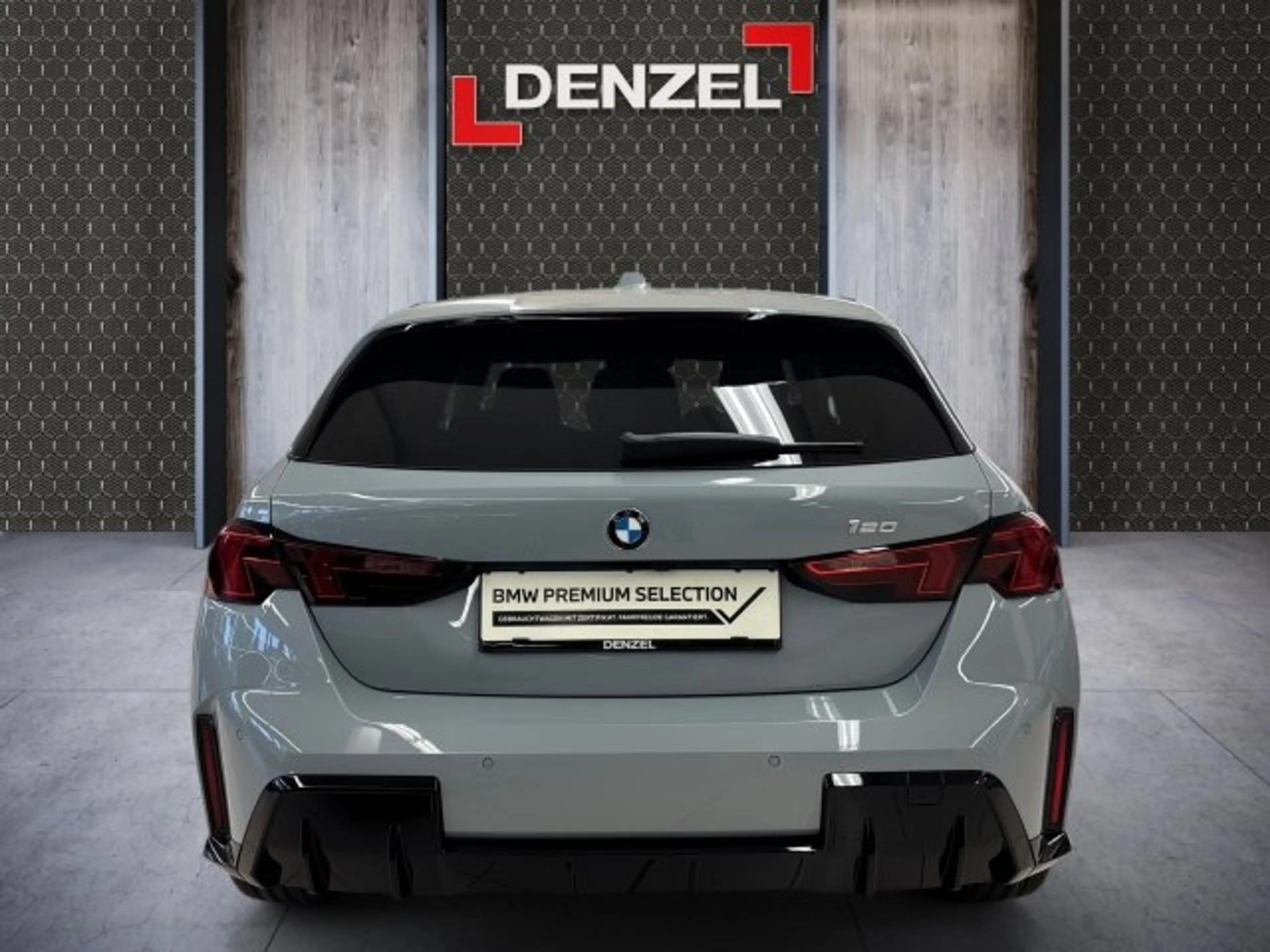 BMW 120 5-Türer F70 B38 — photo 11