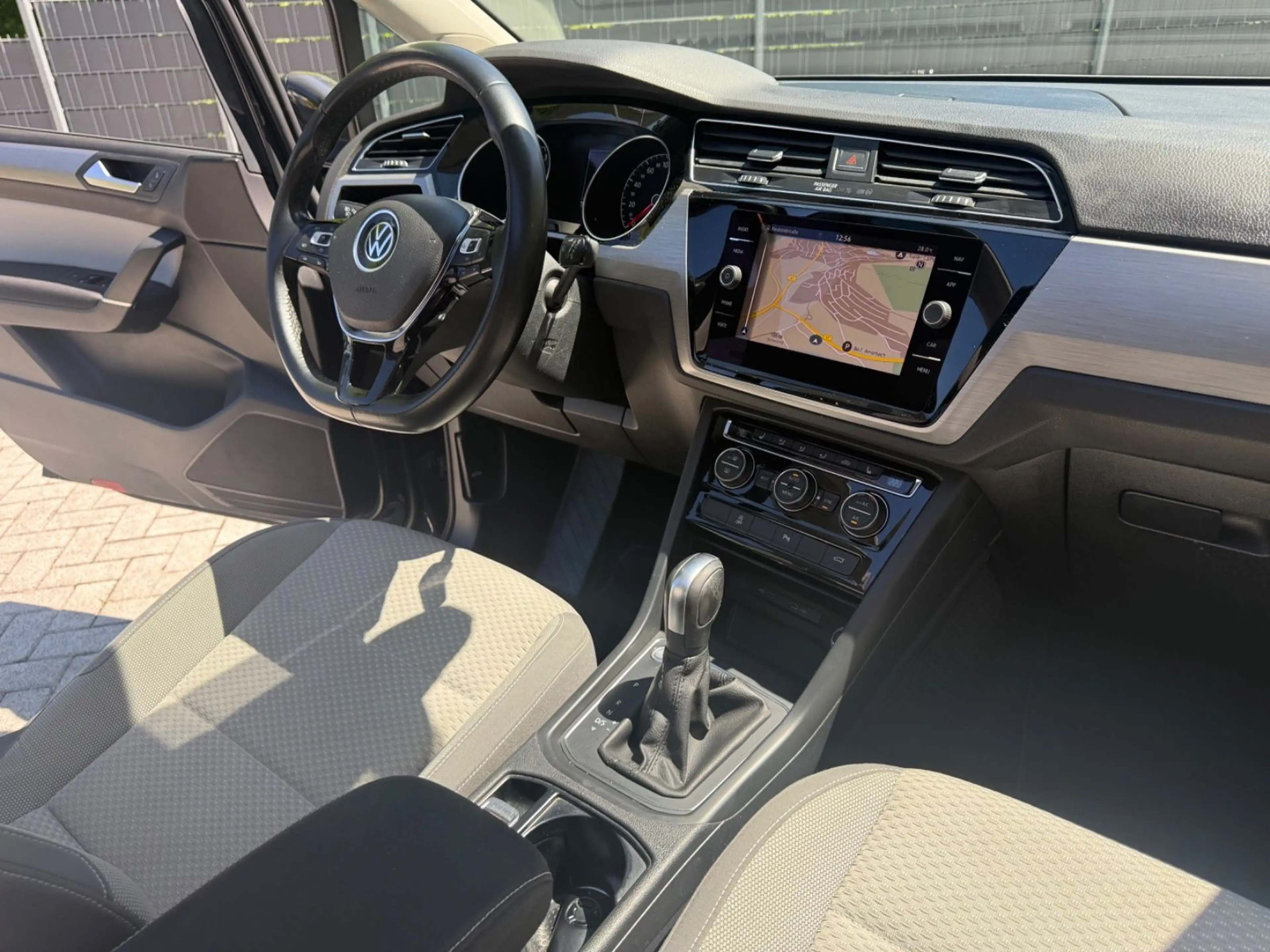 Volkswagen Touran 2.0 TDI DSG Comfortline Pano-AHK-Kamera — photo 14