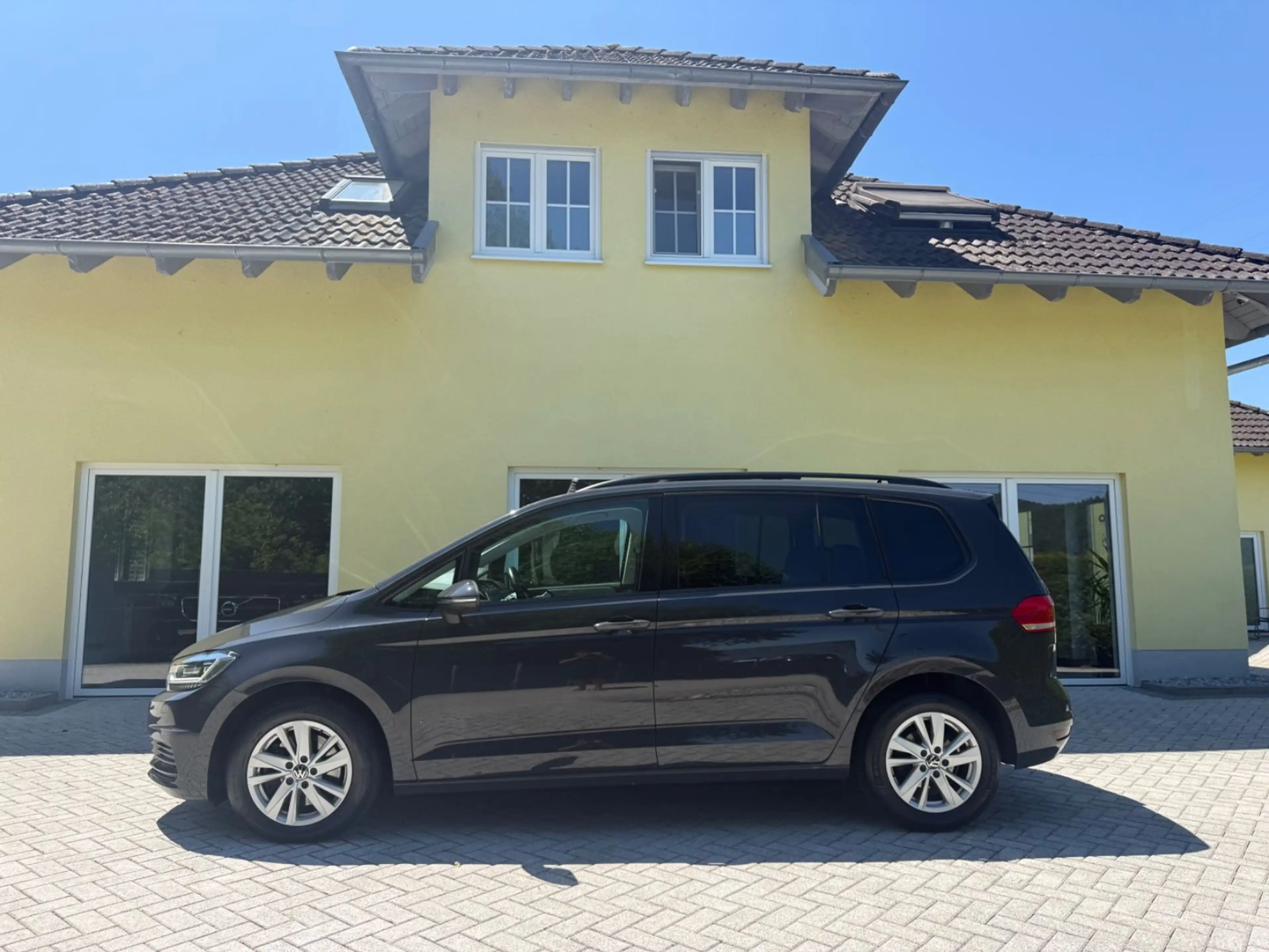 Volkswagen Touran 2.0 TDI DSG Comfortline Pano-AHK-Kamera — photo 4
