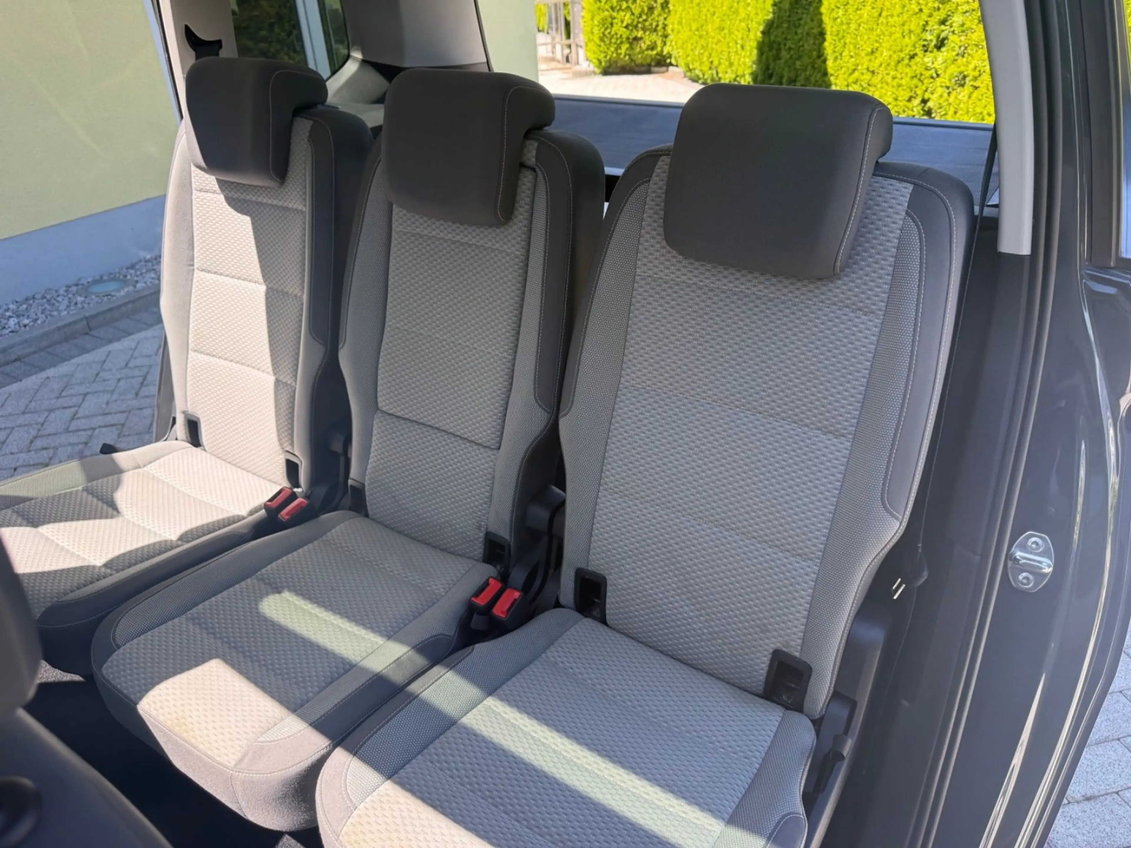 Volkswagen Touran 2.0 TDI DSG Comfortline Pano-AHK-Kamera — photo 9