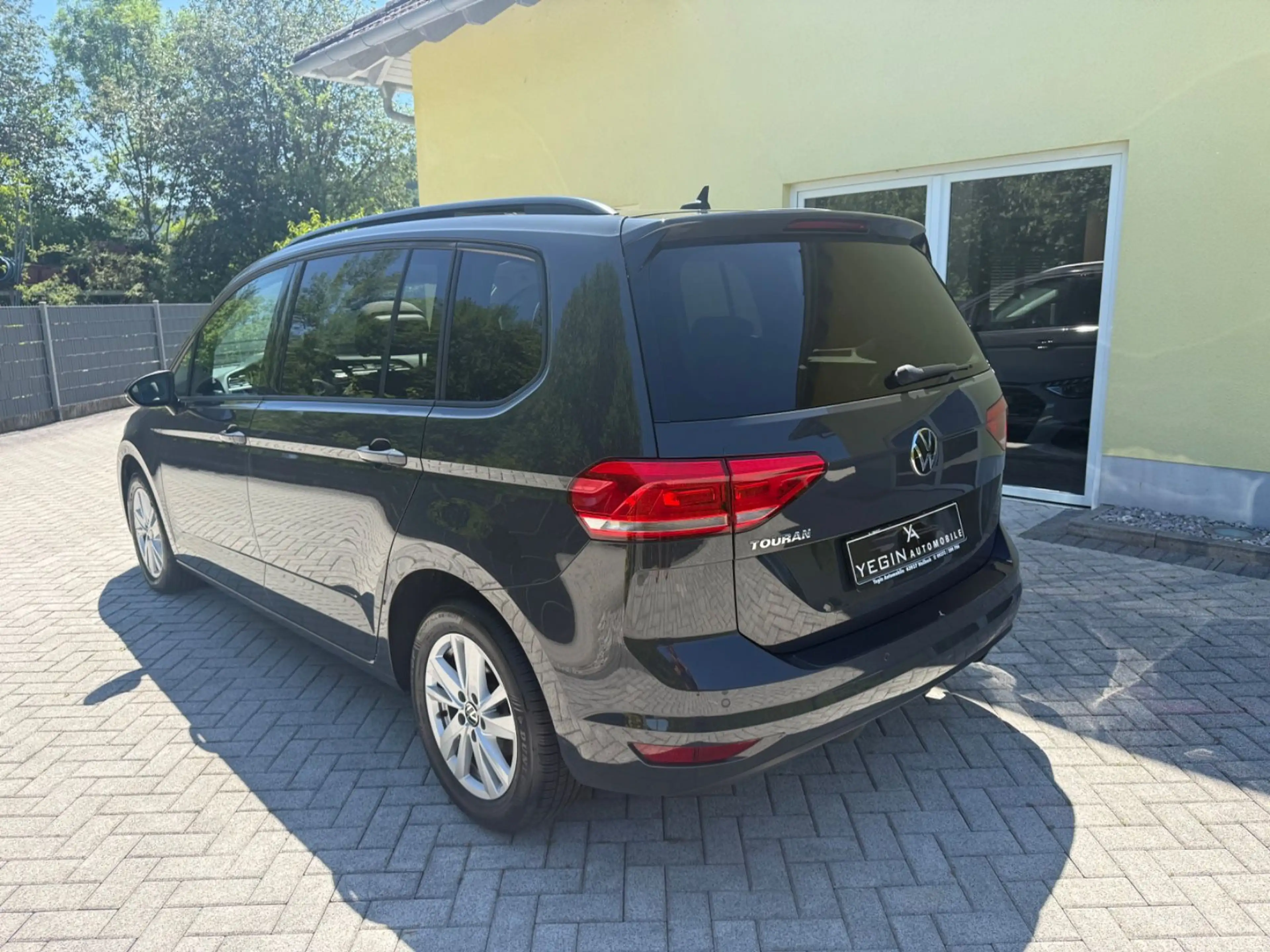 Volkswagen Touran 2.0 TDI DSG Comfortline Pano-AHK-Kamera — photo 6