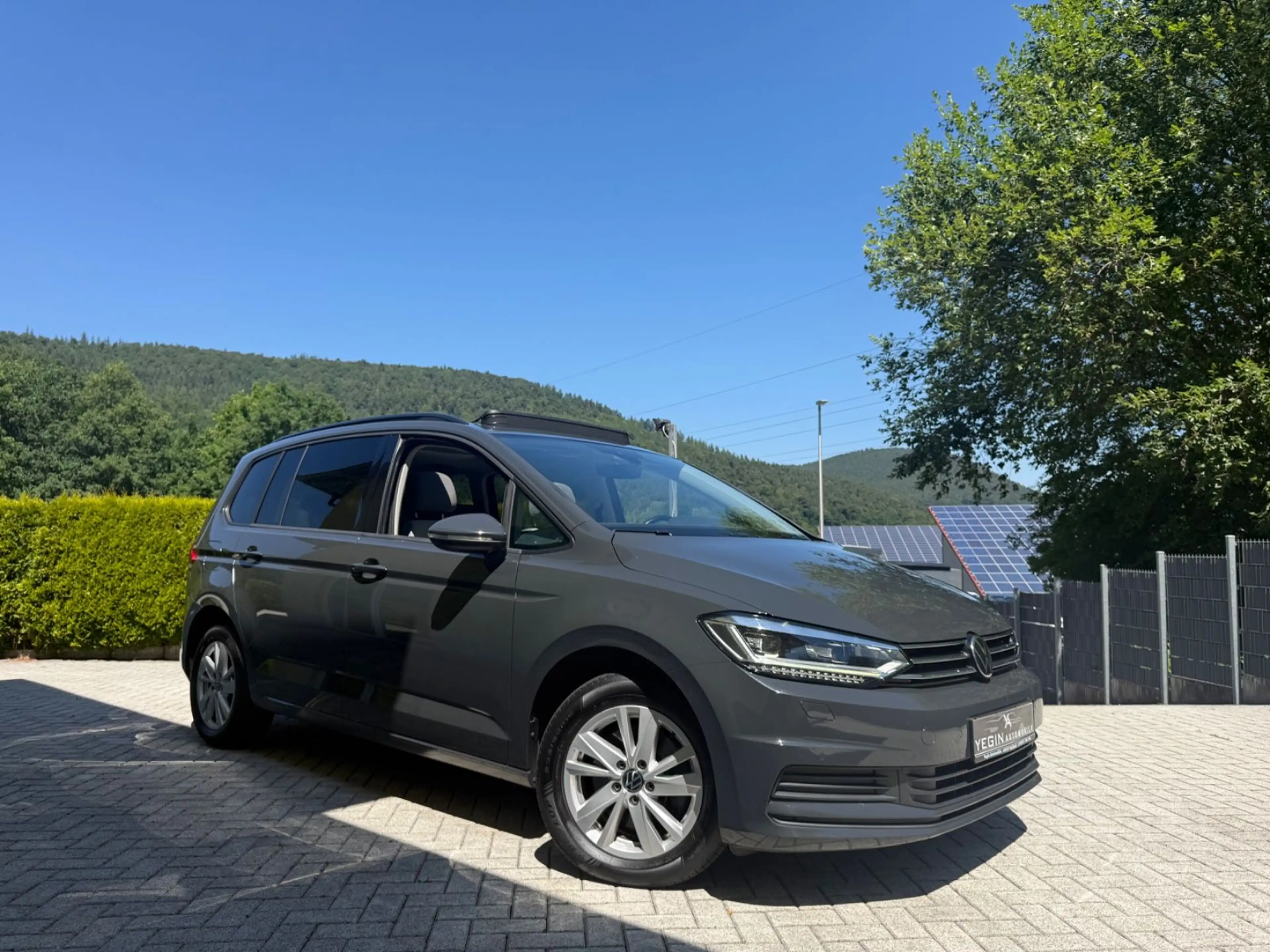 Volkswagen Touran 2.0 TDI DSG Comfortline Pano-AHK-Kamera
