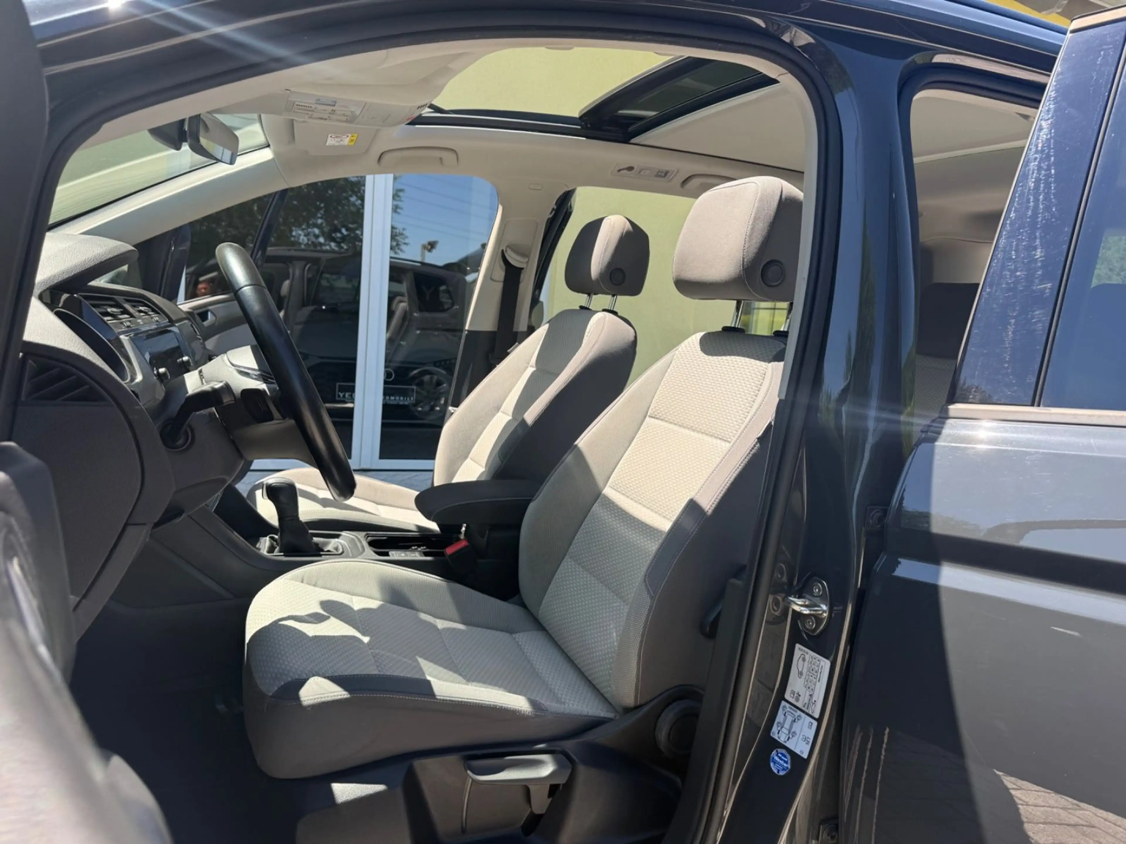 Volkswagen Touran 2.0 TDI DSG Comfortline Pano-AHK-Kamera — photo 8