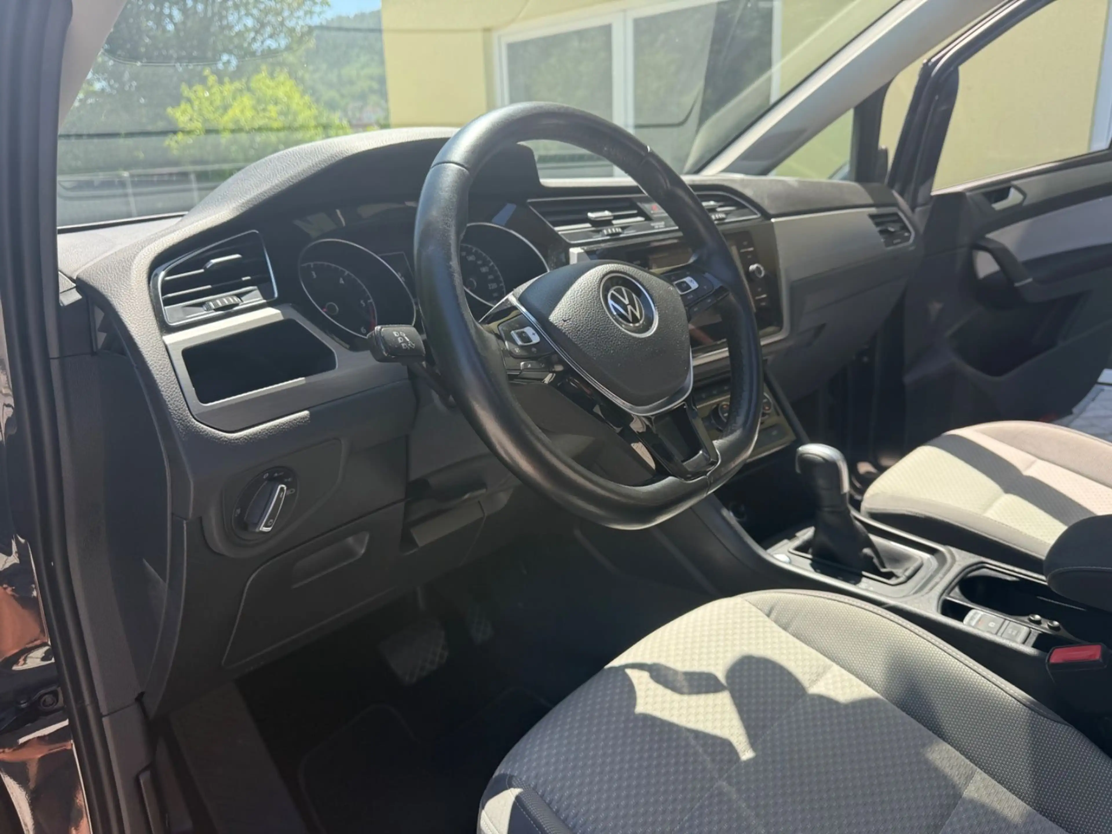 Volkswagen Touran 2.0 TDI DSG Comfortline Pano-AHK-Kamera — photo 12