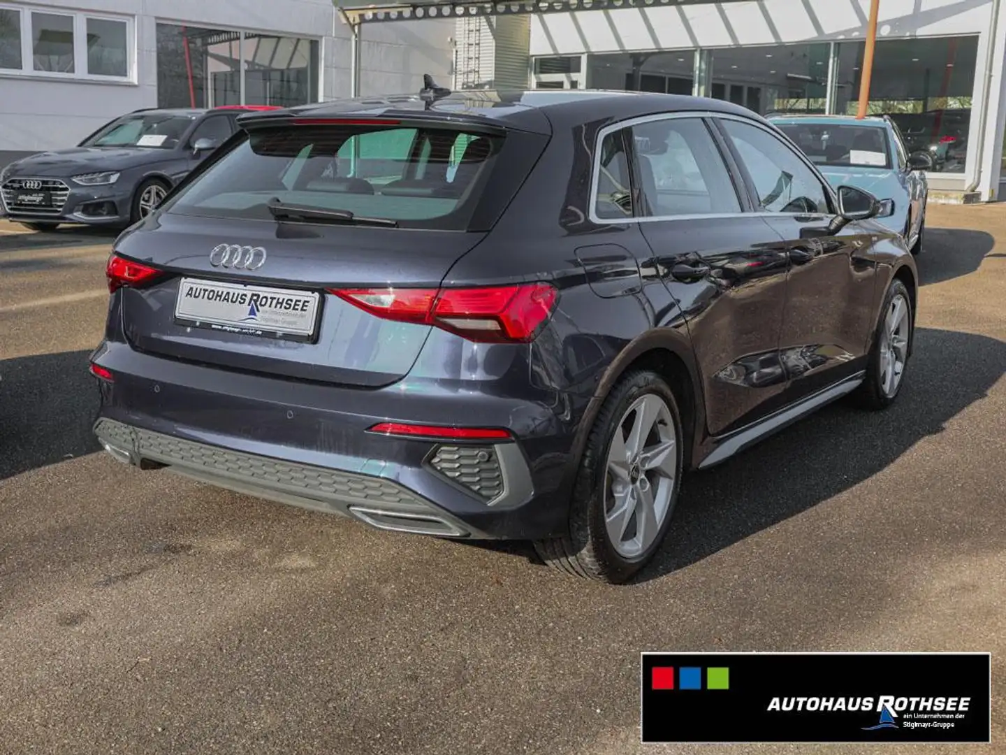 Audi A3 S-line 35 TFSI S-tronic NAVI+PANO Bleu - 2