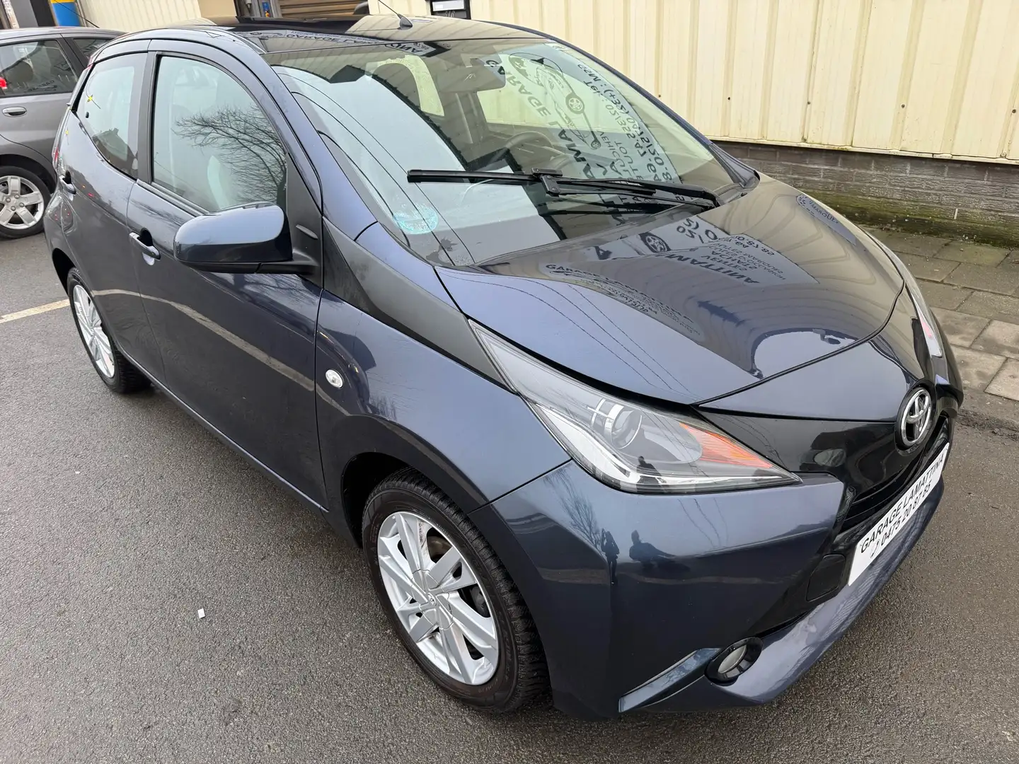 Toyota Aygo 1.0i VVT-i x-play and pack x-pure - 2
