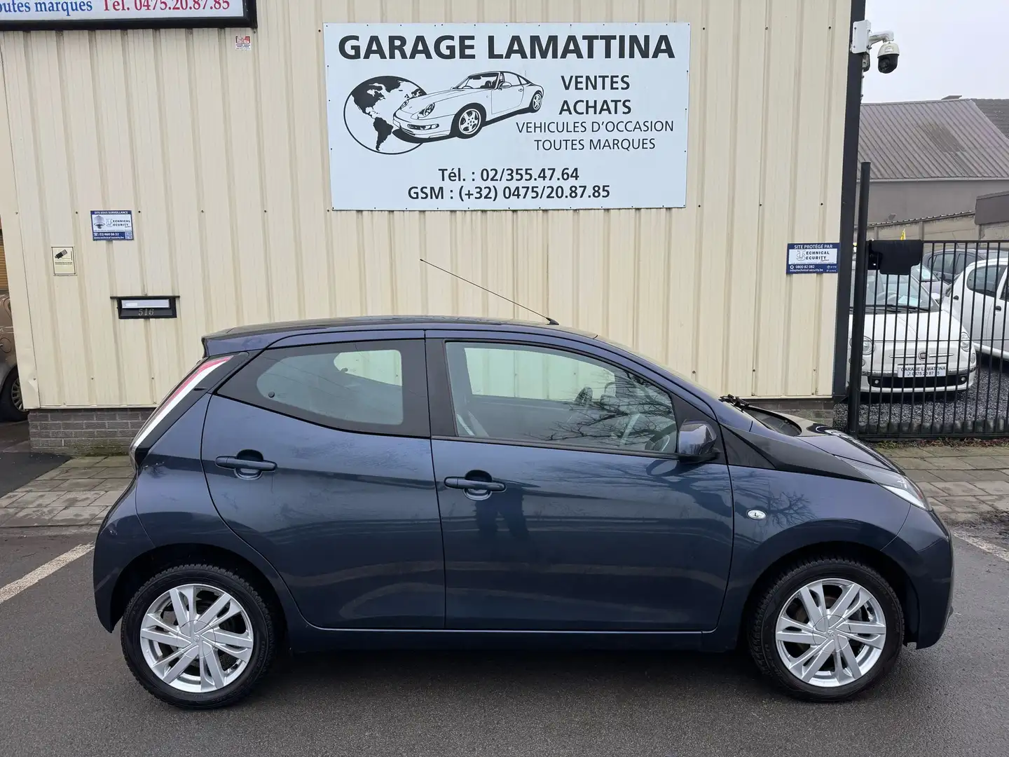 Toyota Aygo 1.0i VVT-i x-play and pack x-pure - 1