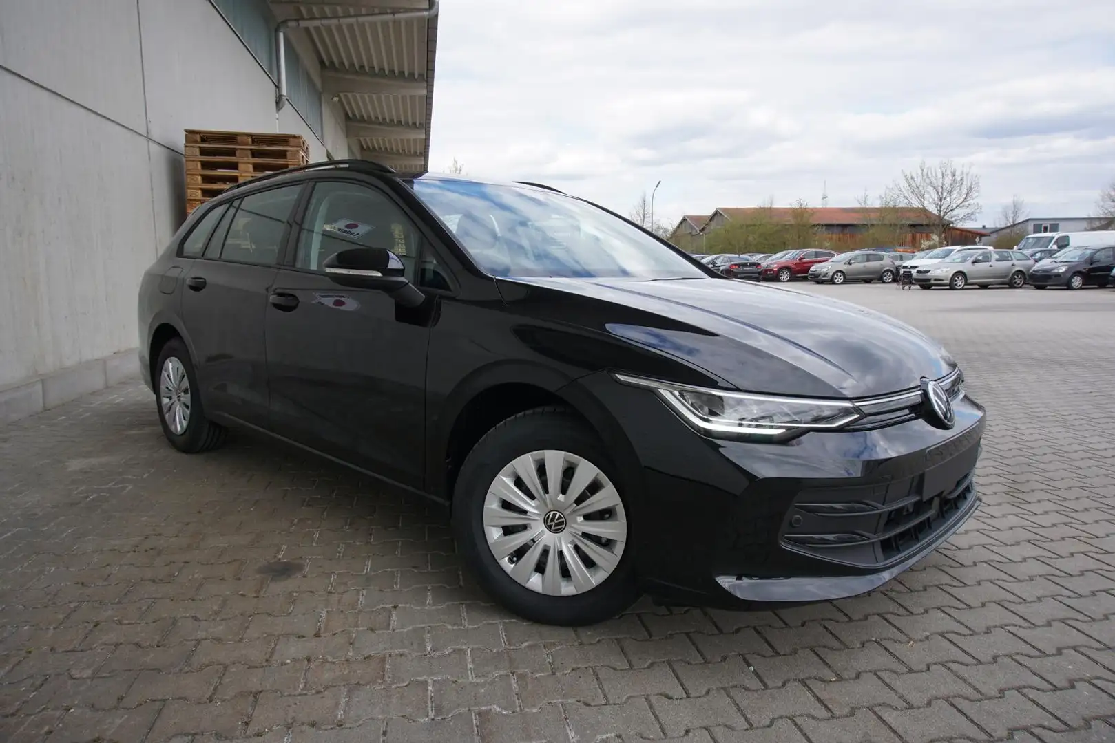 Volkswagen Golf Variant 1.5eTSI DSG AHK Navi/MirrorLi Kam Noir - 1