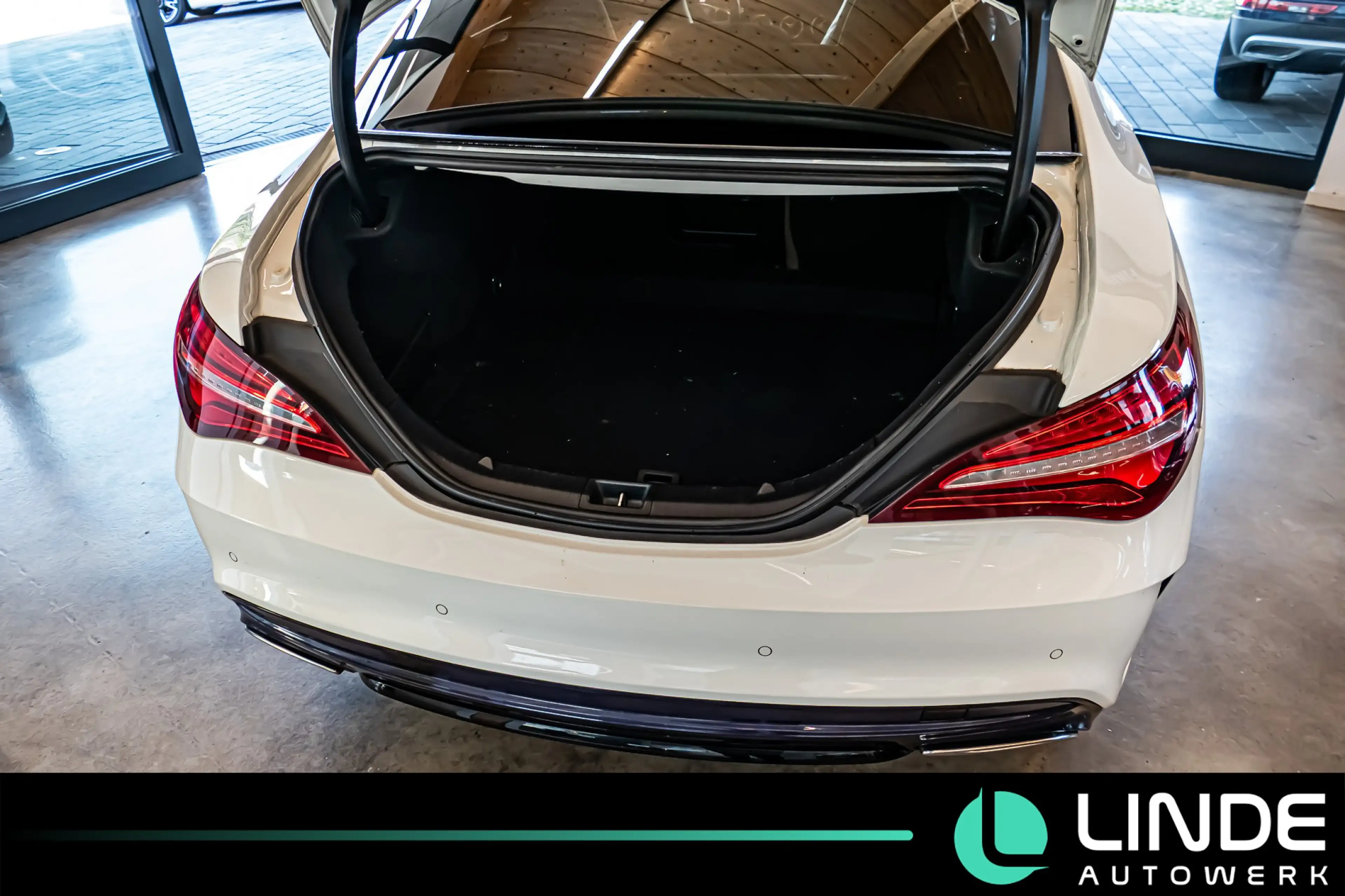 Mercedes-Benz CLA 220 d AMG-LINE|NIGHT|LED|PANO|R.KAMERA|H-K — photo 7