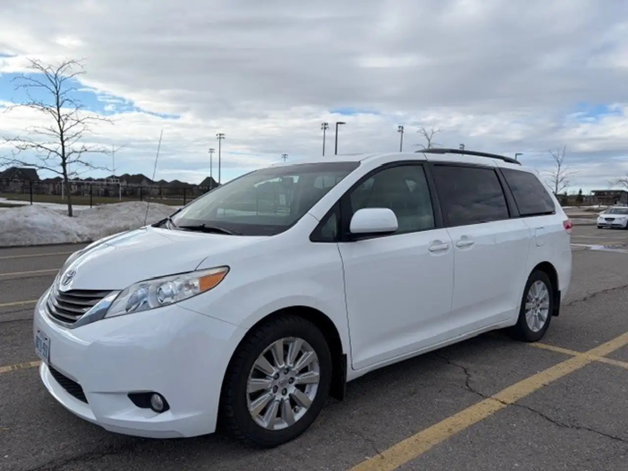 Toyota Sienna снимка Toyota Sienna