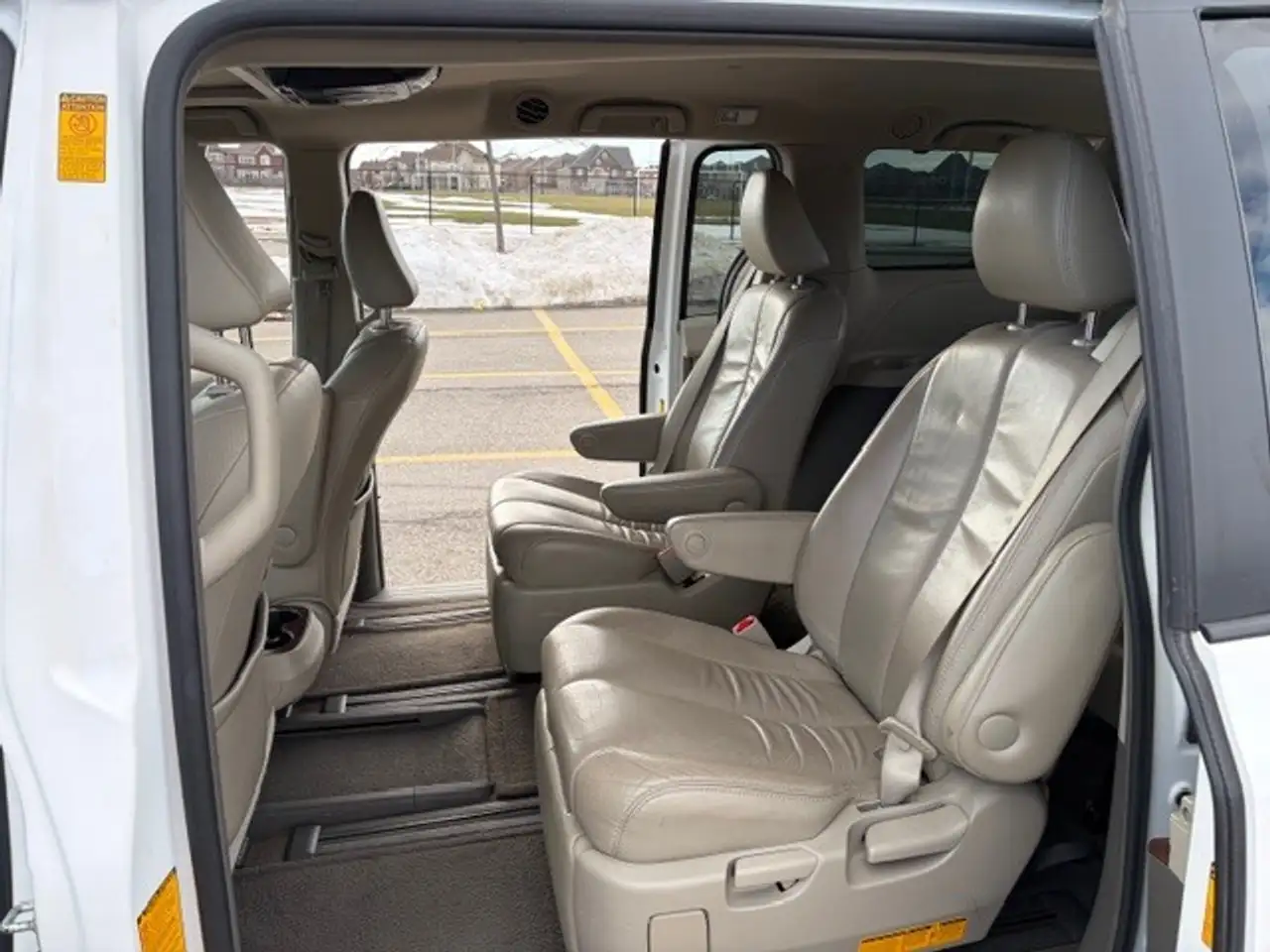 Toyota Sienna снимка Toyota Sienna