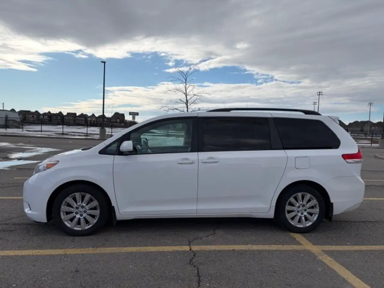 Toyota Sienna снимка Toyota Sienna