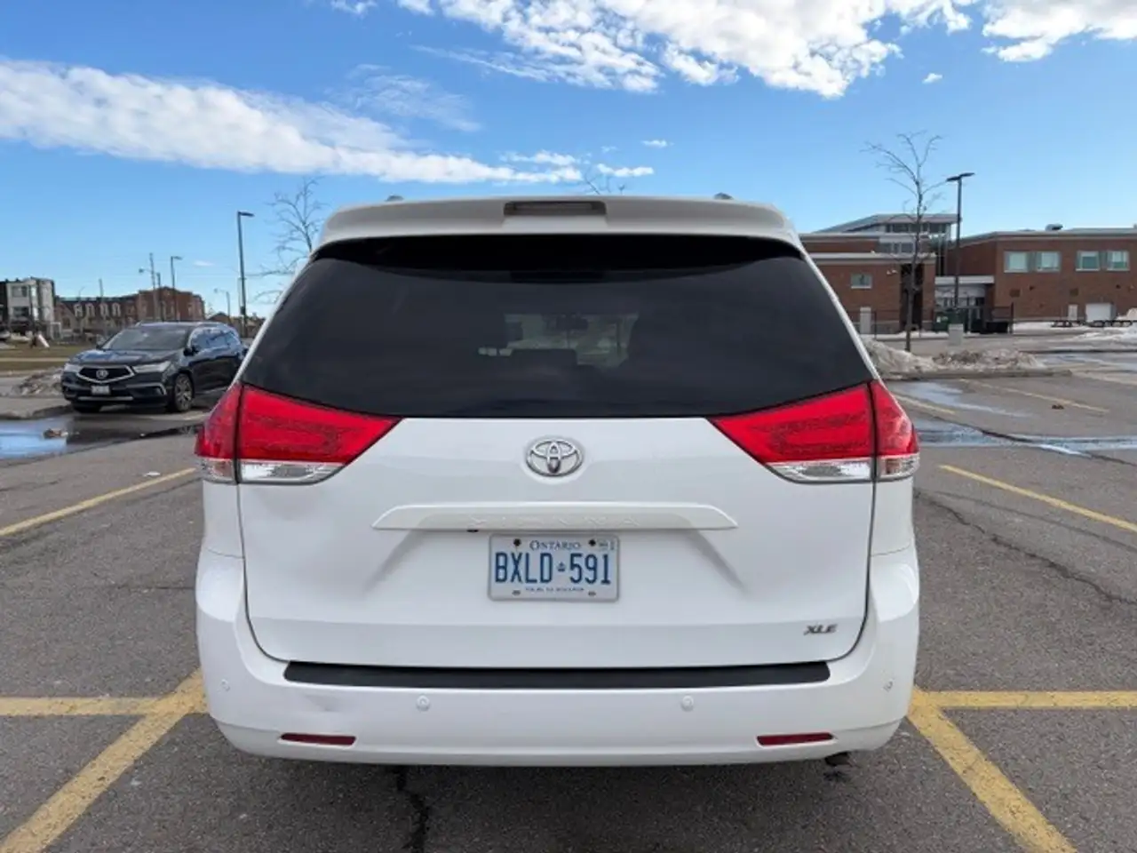 Toyota Sienna снимка Toyota Sienna