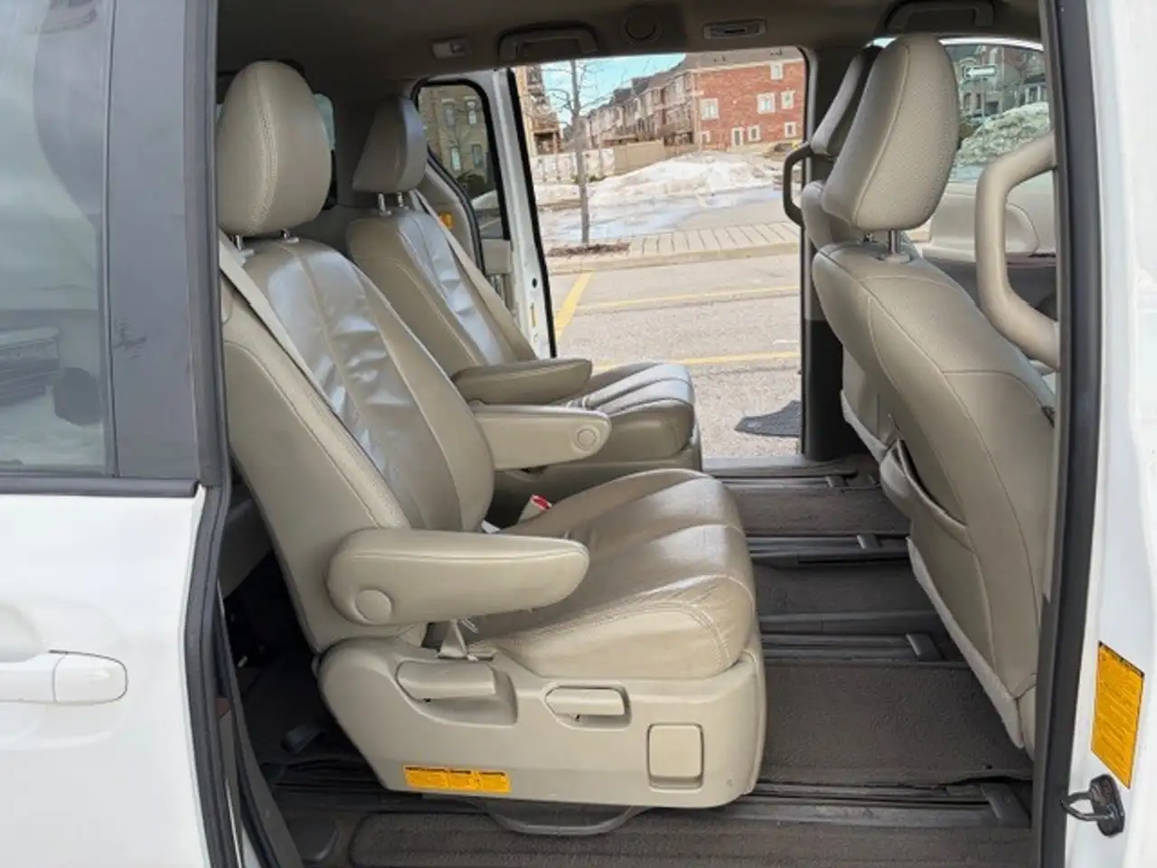 Toyota Sienna снимка Toyota Sienna