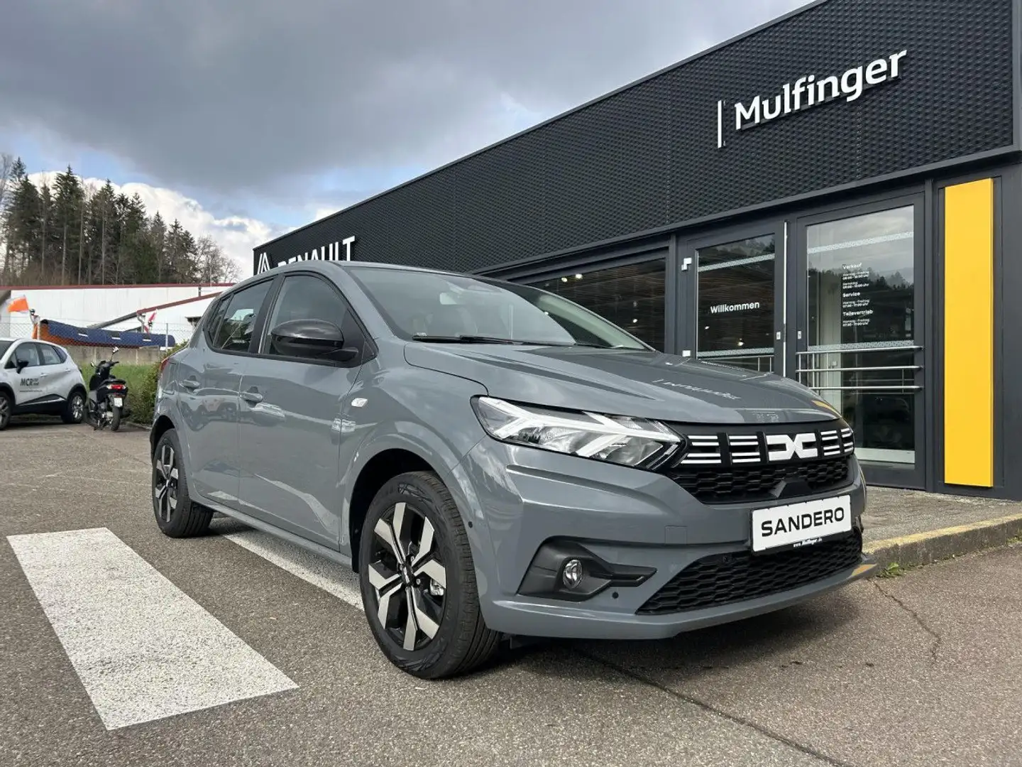 Dacia Sandero Essential TCe 90 Einparkhilfe Klima Bluetooth Gris - 2