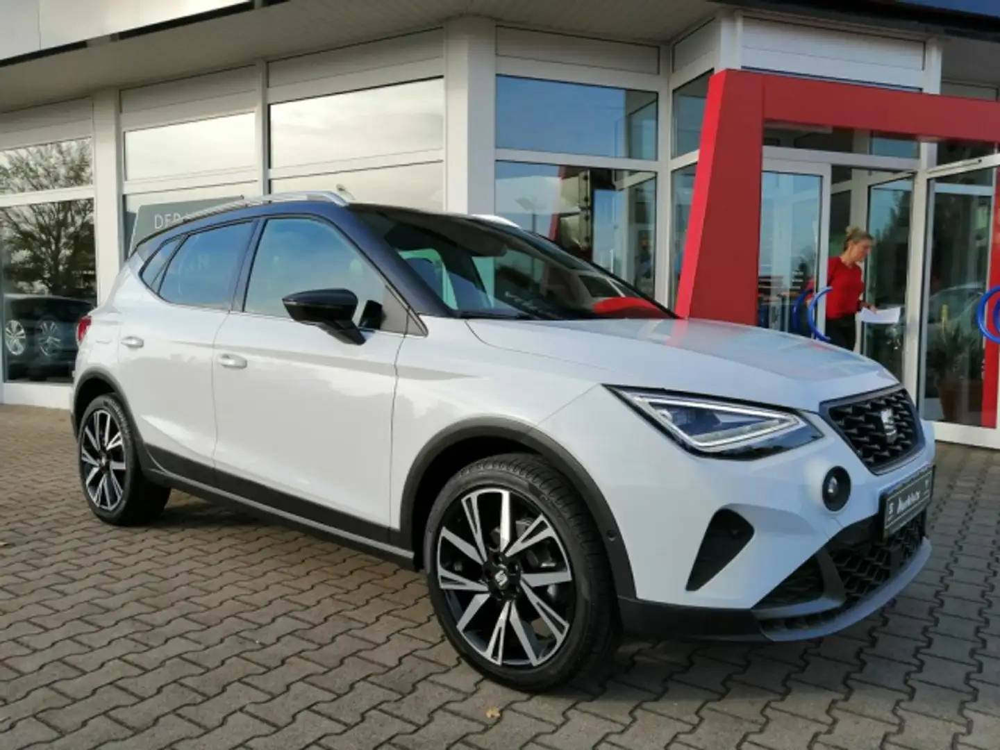 SEAT Arona Arona 1.0 Eco TSI FR 81 kW / 110 PS LED / DINAMICA Weiß - 1