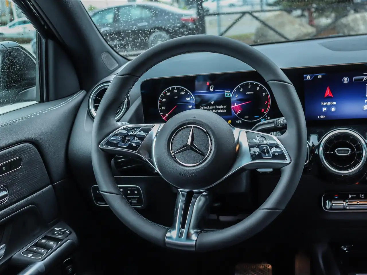 Mercedes-Benz GLA снимка Mercedes-Benz GLA