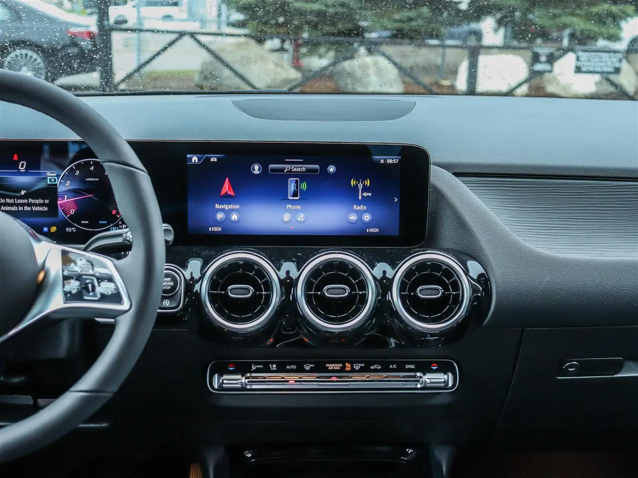 Mercedes-Benz GLA снимка Mercedes-Benz GLA