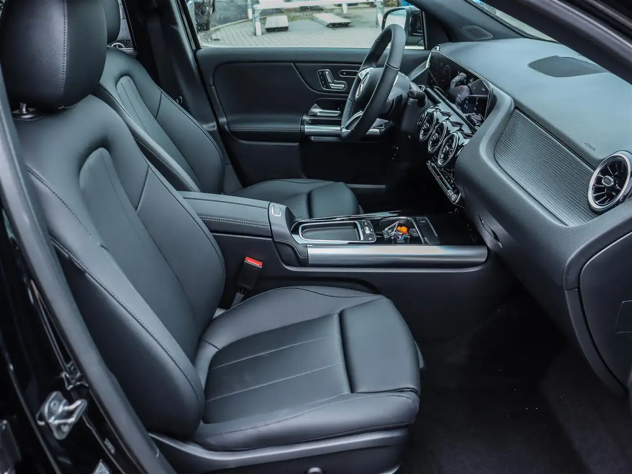 Mercedes-Benz GLA снимка Mercedes-Benz GLA