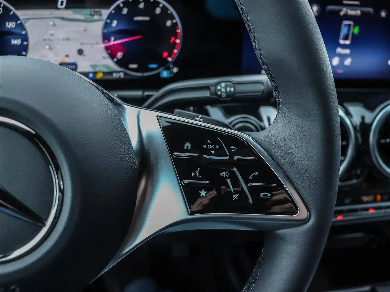 Mercedes-Benz GLA снимка Mercedes-Benz GLA