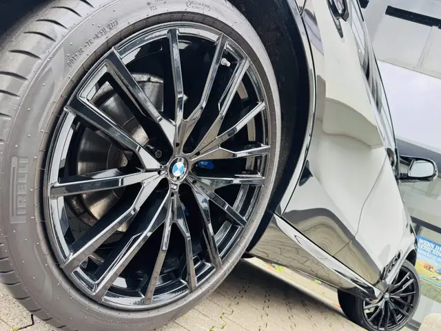 BMW X5 view 4