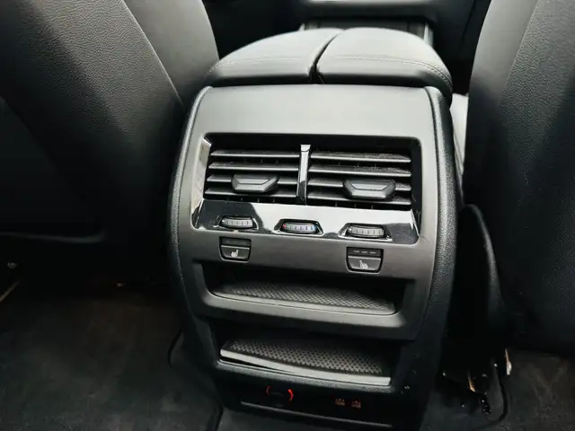 BMW X5 view 3