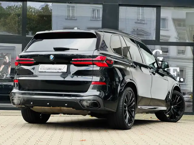 BMW X5 view 2