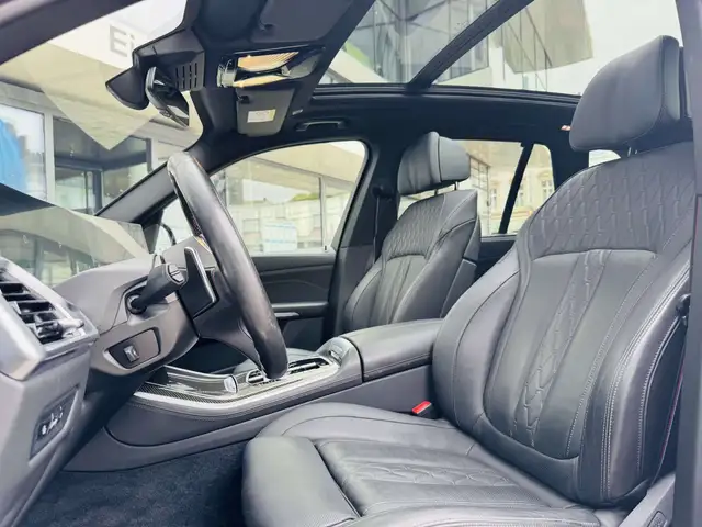 BMW X5 view 8
