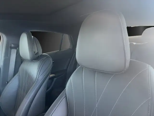 Mercedes-Benz 300 view 9