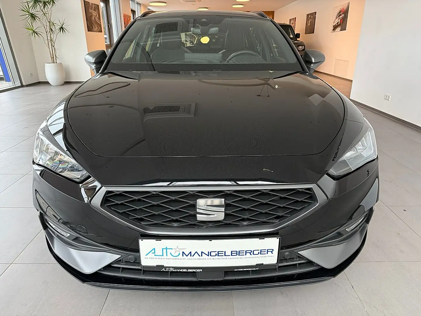 SEAT Leon 1,5 eTSI SP Kombi FR DSG Schwarz - 2